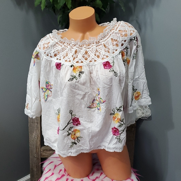 Tops - Boutique crochet embroidery off shoulder top M EUC